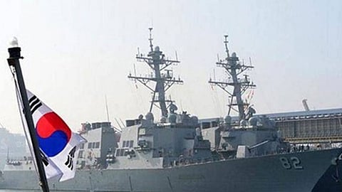 مدمرة حربية كورية تصل مضيق هرمز بعد استيلاء إيران على إحدى ناقلاتها