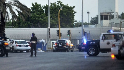 القبض على 5 مواطنين من موظفي إحدى الشركات الأمنية خططوا لسرقة مليون ريال