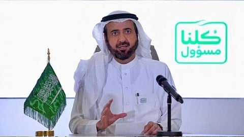 بالفيديو.. وزير الصحة يتلقَّى ثاني جرعات اللقاح المضاد لكورونا