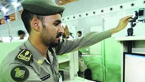 الجوازات: تأشيرة الخروج النهائي لرب الأسرة تشمل التابعين خارج المملكة