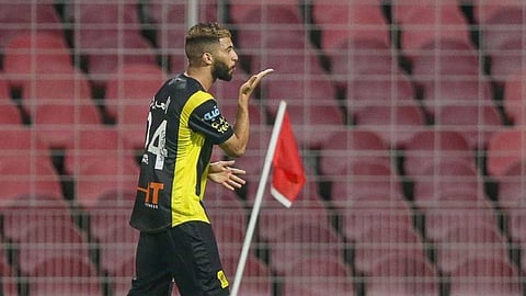 الاتحاد يهزم ضمك ويقتحم المربع الذهبي لدوري المحترفين