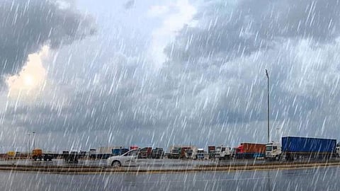 الحصيني: سحب رعدية وسقوط أمطار على 5 مناطق.. خلال ساعات