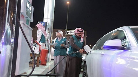 التجارة تؤكد مراقبة التزام محطات الوقود بتسعيرات البنزين الجديدة