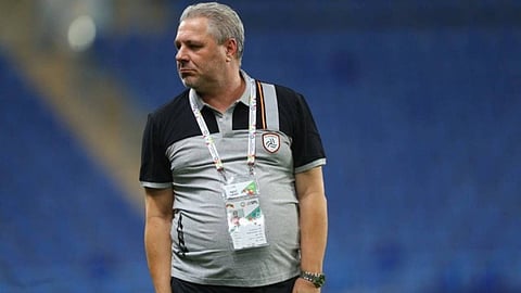 الروماني سوموديكا يستطلع رأي مدرب الهلال بشأن التعاقد مع الشباب