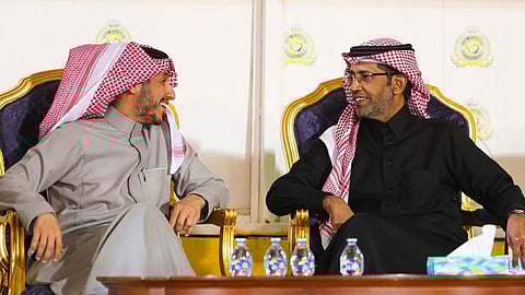 بغلف يدعم خزانة النصر بمليوني ريال