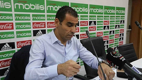رئيس الاتحاد الجزائري يفتش عن عضوية «فيفا» في الكاميرون