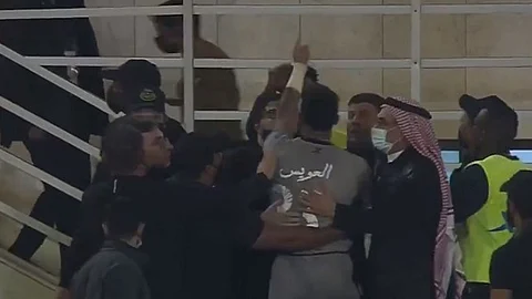 «الانضباط» تُقرر إيقاف حارس الأهلي بسبب أحداث «موقعة القادسية»