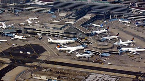 حقيبة مجهولة تثير الذعر في مطار فرانكفورت وتُوقِف حركة الطيران جزئيًا