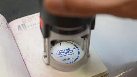 مصمم الشعار العربي على جواز السفر السعودي يكشف كواليس تدشينه