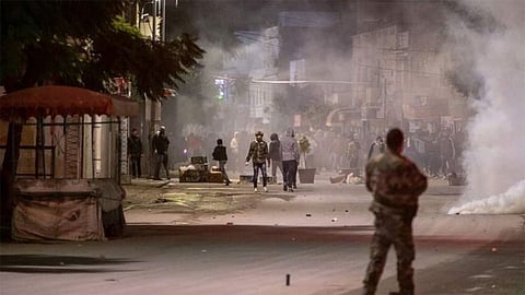 احتجاجات تونس.. مواجهات عنيفة في حي التضامن أكبر حي شعبي