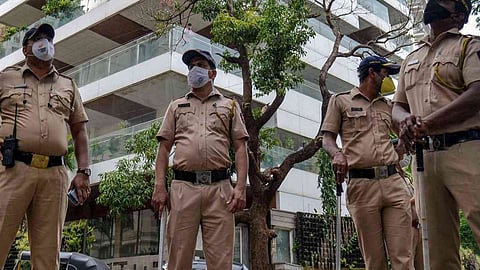 شاحنة تدهس 15 عاملًا أثناء نومهم على جانب طريق في الهند