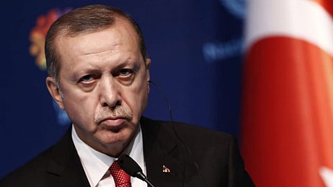 داود أوغلو يتوقع إقصاء أردوغان من حكم تركيا