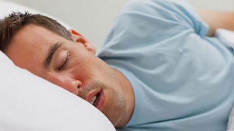 الاستشاري «النمر»: 4 أسباب وراء انقطاع النفس الليلي