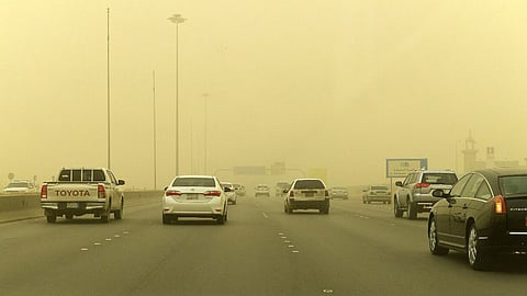 الأرصاد تنبه من أتربة مثارة وعوالق ترابية على 3 مناطق منها الباحة