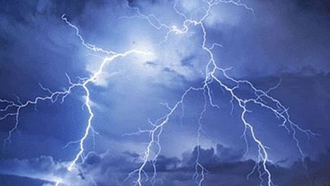 المركز الوطني للأرصاد ينبه إلى سحب رعدية ممطرة على جازان
