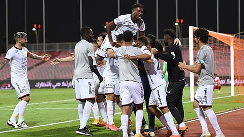 بالفيديو.. الشباب يقلب الطاولة على رأس الوحدة.. ويقفز إلى الوصافة