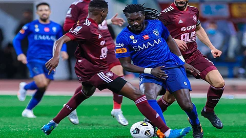ناقد: استفزاز تحكيمي للاعبي «الهلال».. وما يتعرّض له «الزعيم» غير مقبول