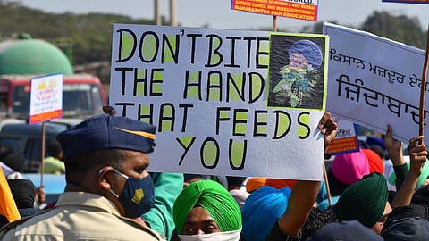 احتجاجات المزارعين تدفع السلطات الهندية إلى رفع حالة التأهب
