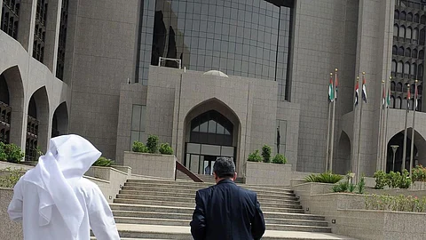 مصرف الإمارات يتعقَّب غسل الأموال وتمويل الإرهاب بخطوة جديدة