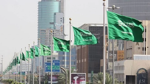 أخبار السعودية اليوم.. «الداخلية» تؤجل رفع تعليق السفر للمواطنين وفتح المنافذ البرية والبحرية والجوية وأمطار رعدية شديدة الغزارة
