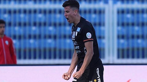 الشباب يتجاوز عقبة أبها ويقفز إلى صدارة دوري المحترفين