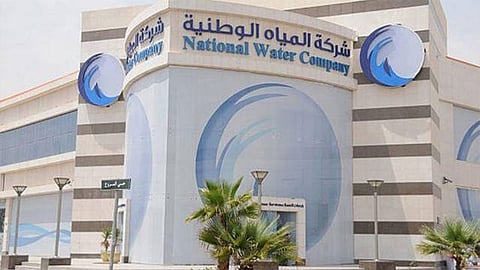 جازان.. خدمات المياه تُنفِّذ صيانة دورية في الخط الناقل بـ«بيش»