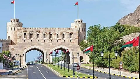 عمان: تمديد إغلاق المنافذ البرية حتى 8 فبراير لمواجهة كورونا