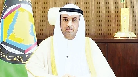 أمين مجلس التعاون يبحث مع رئيس حكومة العراق ملفات مشتركة