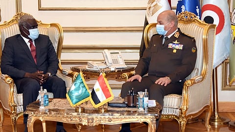 بالصور.. رئيس مفوضية الاتحاد الأفريقي يزور القاهرة.. ويلتقي وزير الدفاع