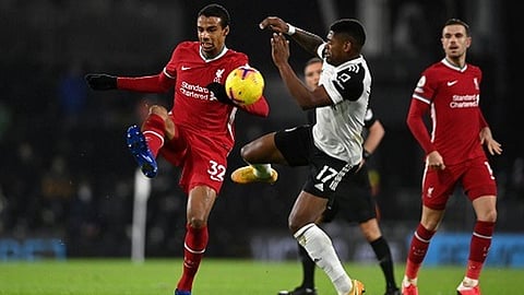 ليفربول يتلقى ضربة موجعة بانتهاء موسم مدافعه الكاميروني