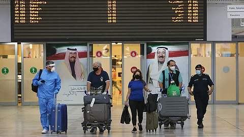 الكويت تمدد قرار تخفيض الركاب القادمين إلى الحد الأدنى