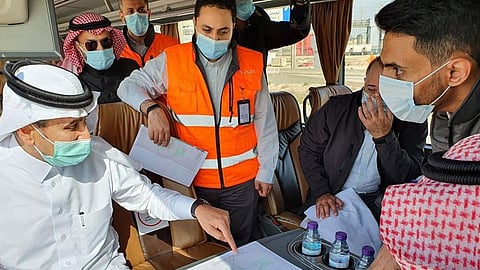 بالصور.. الوزير الجاسر يتفقد الأعمال المدنية والخطوط الحديدية بالجبيل