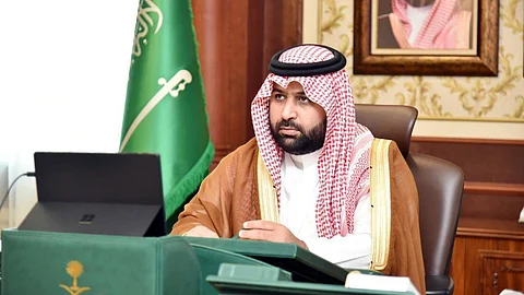 نائب أمير جازان يشدد على تطبيق الإجراءات الوقائية خلال اجتماع للجنة الطوارئ