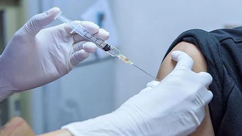 أسترا زينيكا تعلن ضعف فعالية لقاحها أمام كورونا الإفريقي