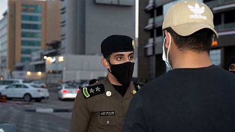 «شرطة الباحة» تُطارد مخالفي احترازات «كورونا» في الأماكن العامة بالمنطقة