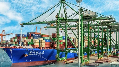 السعودية وقطر تستأنفان الحركة التجارية الأحد المقبل بضوابط تنظيمية واحترازية