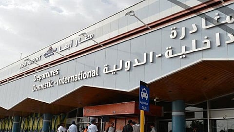 فيديو يوثق عودة الحركة إلى مطار أبها.. رحلات المسافرين وفق مواعيدها