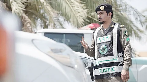 بالفيديو.. المرور السعودي يحدد حالات استخدام «الفلاشر الرباعي»