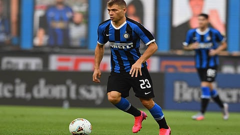 إنتر ميلان يخطط لتأمين نجم وسط ميدانه من أطماع برشلونة