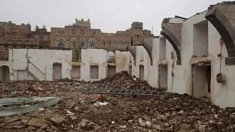 ميليشيا الحوثي تهدم مسجدًا بناه أحد الصحابة وتُسويه بالأرض