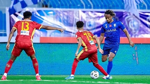 الهلال يواجه ضمك بهدف مواصلة مطاردة الشباب على الصدارة