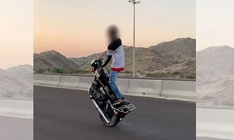 «مرور مكة» يطيح بقائد دراجة آلية نشر مخالفته على وسائل التواصل