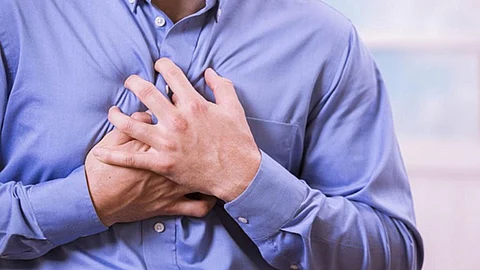 أعراض الأزمة القلبية تختلف بين الرجال والنساء.. إليك الفرق
