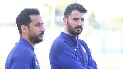 مدرب ضمك: الحكم انحاز لجانب الهلال.. ولوشيسكو أنقذني من الإقالة