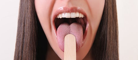 أسباب الشعور بحرقان في اللسان وطرق العلاج