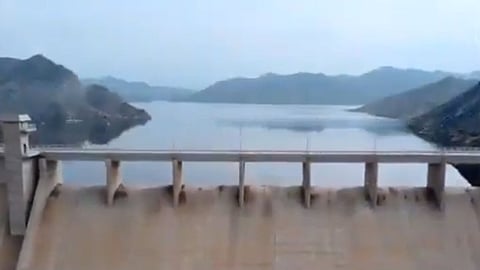 بالفيديو.. فتح سد وادي قنونا بالقنفذة لمدة 35 يومًا