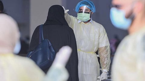 وفاة 14 شخصًا وإصابة 3236 بكورونا في الإمارات