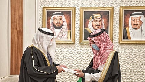 خادم الحرمين الشريفين يتلقى رسالة خطية من أمير الكويت