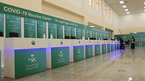 بالصور.. «صحة مكة» تطلق أول مقر للتطعيم ضد كورونا