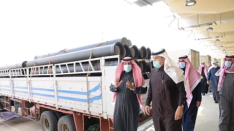 وزير النقل يتفقد منفذ «عرعر».. ويعدد أهميته في تعزيز العلاقات مع العراق